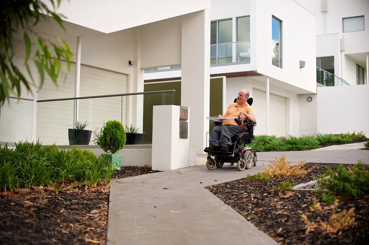 personne à mobilité réduite accès maison