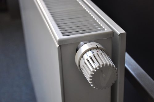 pose d'un radiateur à chaude