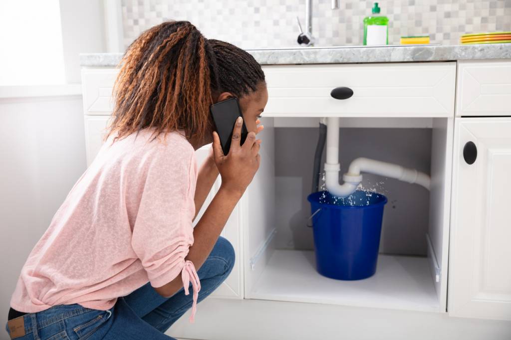 faire appel à un plombier pour une fuite d'eau