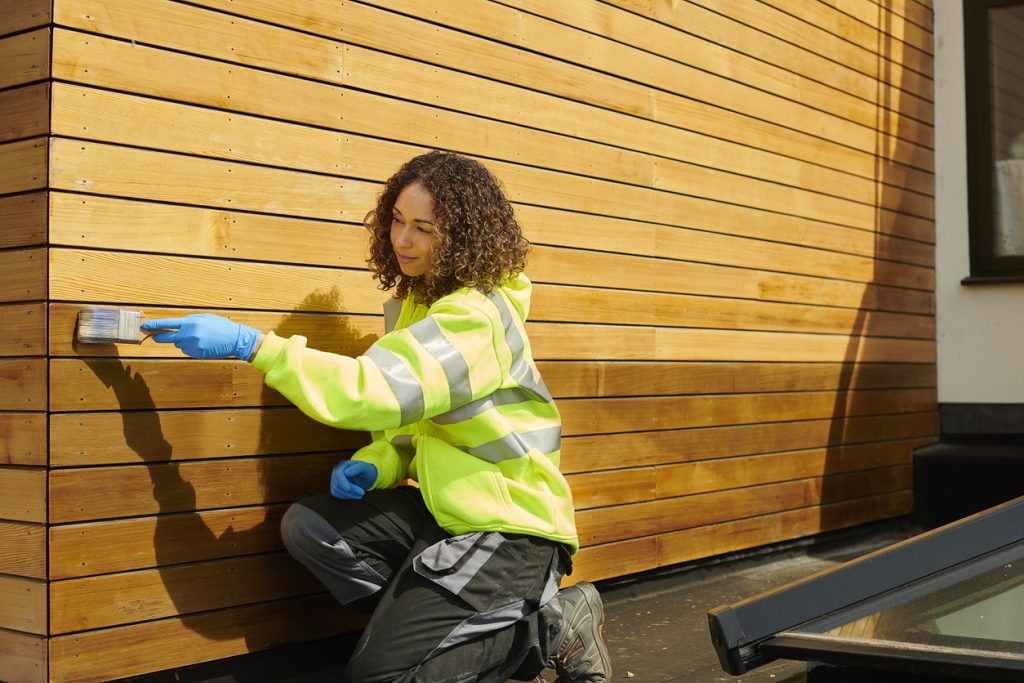 peindre le bardage en bois de sa maison