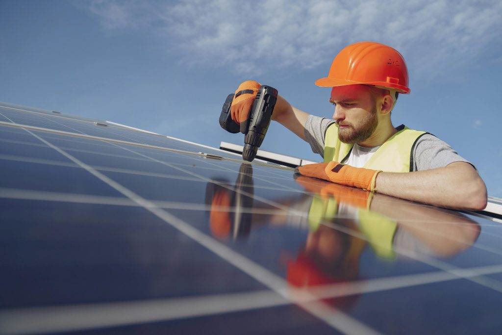 installation de panneaux solaires sur une maison