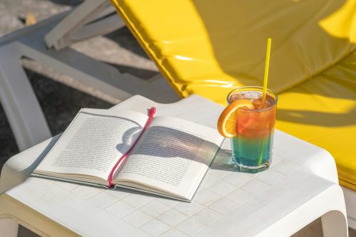 table en plastique en extérieur