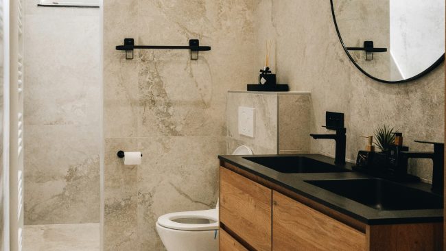 Salle de bain pas chère : nos conseils pour une rénovation réussie sans se ruiner