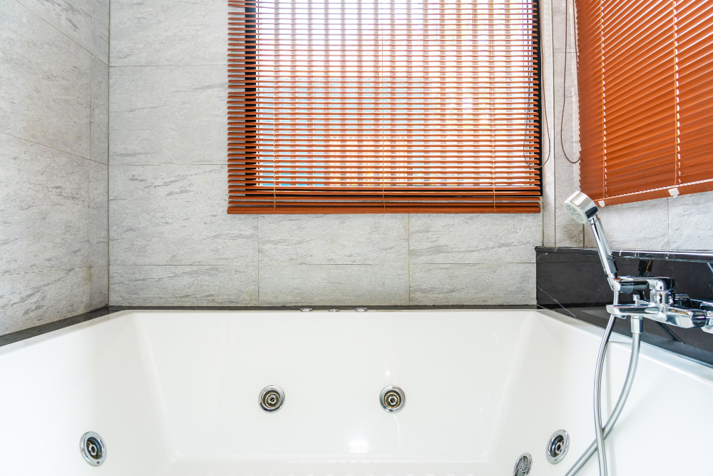 panneaux en PVC dans une salle de bain